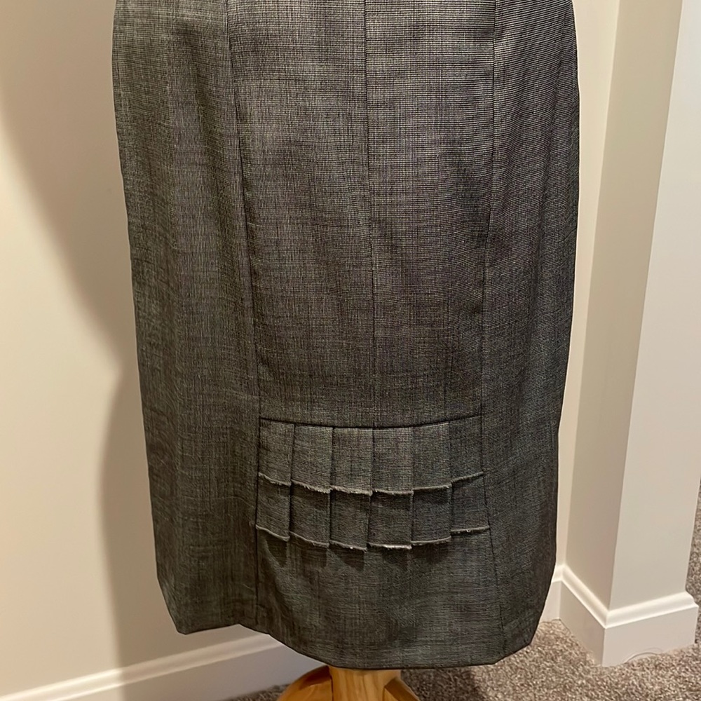 Tahari by Arthur S. Levine business suit skirt- size 4